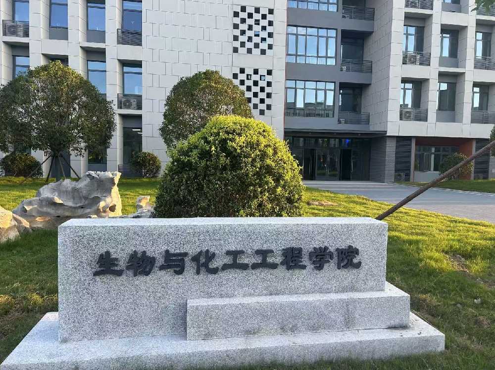 环江毛南族自治县扬州职业大学体育场高杆灯项目
